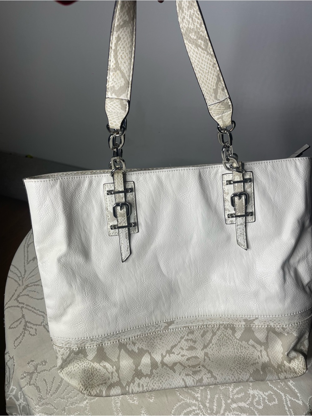 Vintage America White Floral-Accent Tote with Snake-Print Straps